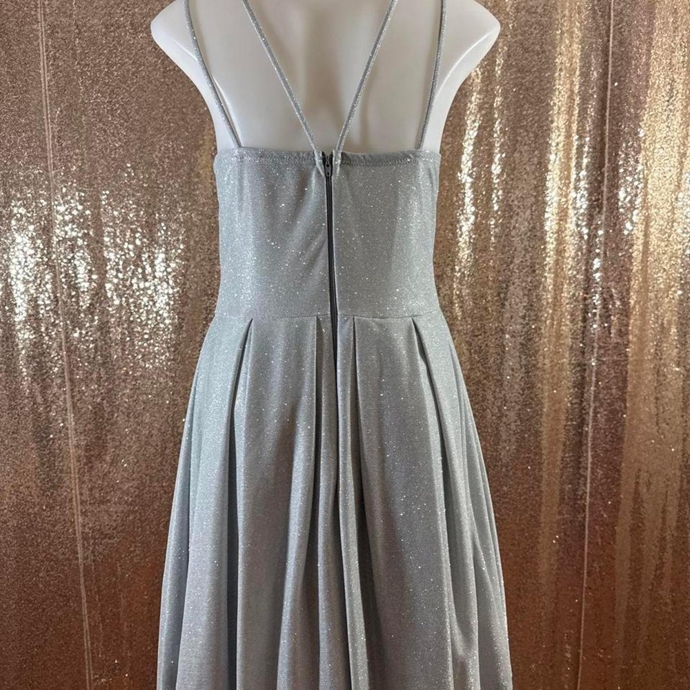 Poly USA Silver Glitter Mini Dress Pleated Skirt V-Neck NWT Size L - Picture 4 of 8